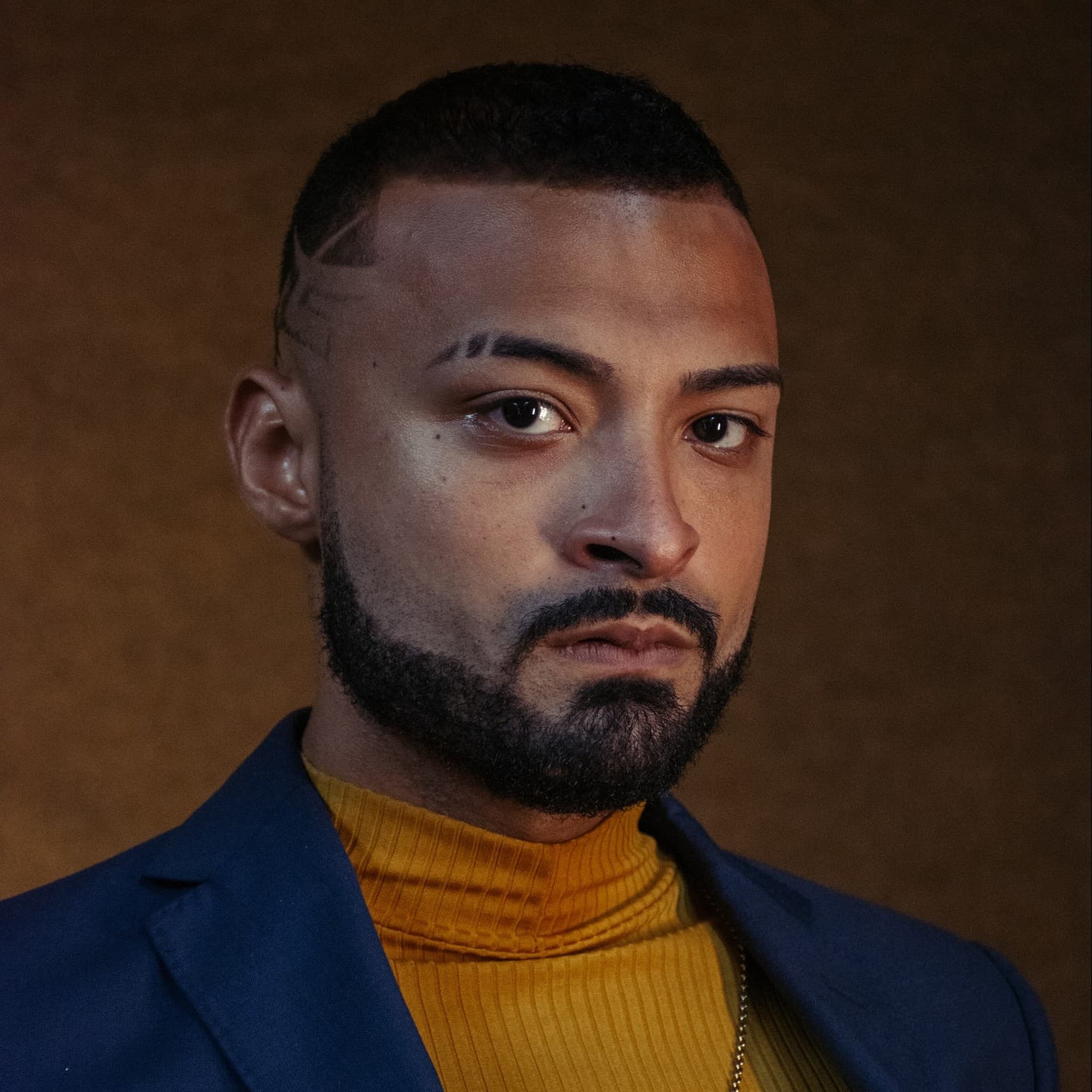 A photograph shows a portrait of Lorran Dias.