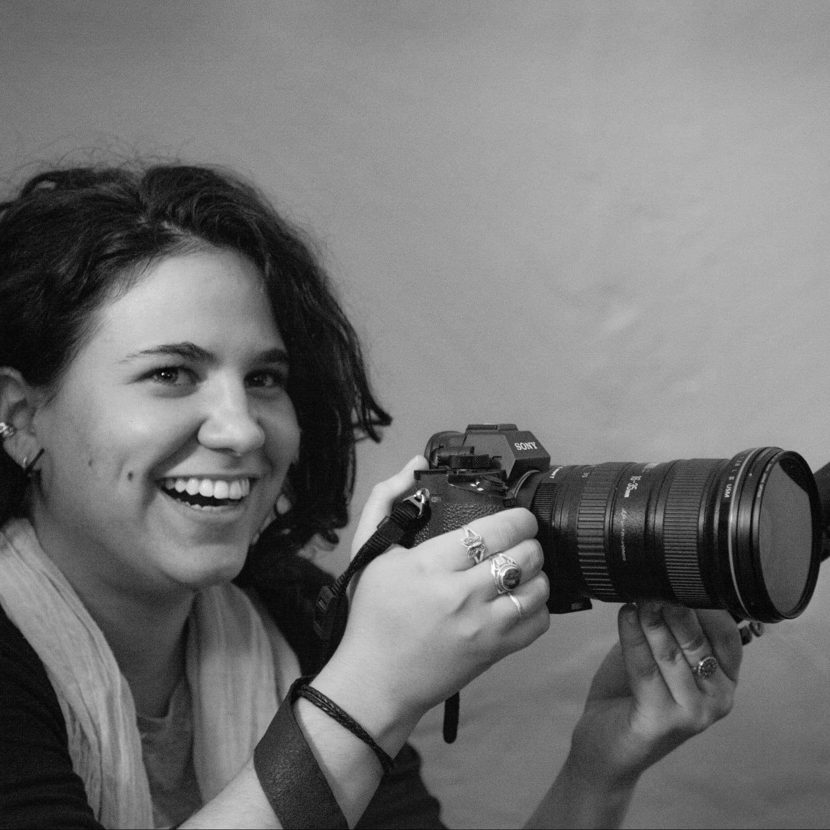 A photograph shows a portrait of Daniela Muñoz Barroso.
