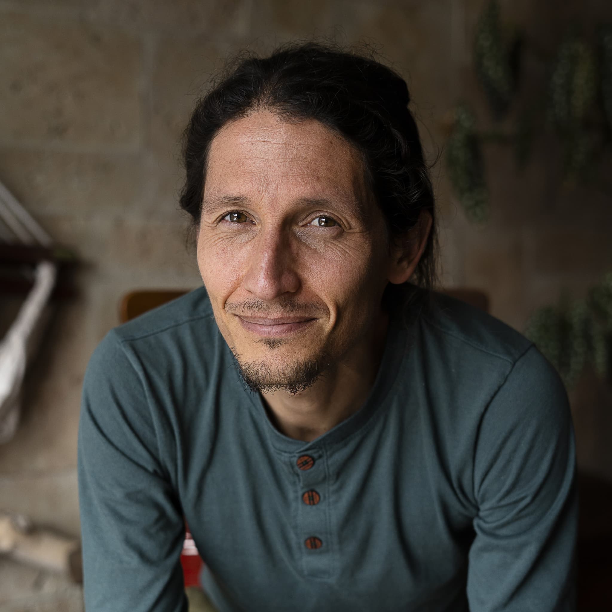 A photograph shows a portrait of José Cardoso.