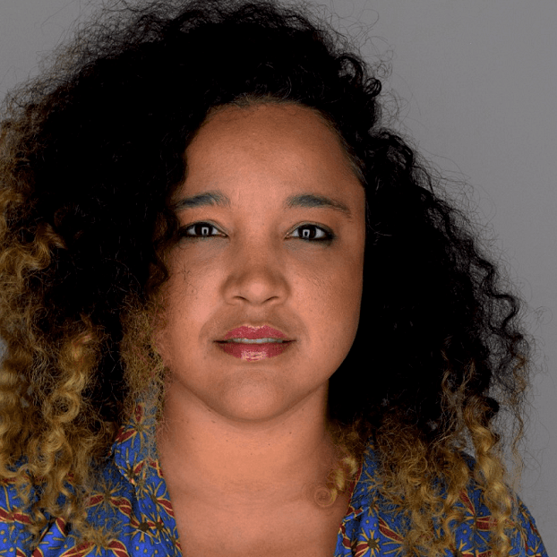 A photograph shows a portrait of Juliana Vicente.