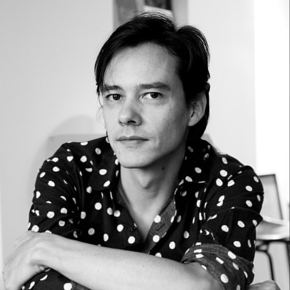 A photograph shows a portrait of Frédéric Tcheng.